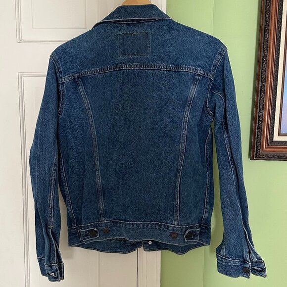 Levi's Trucker Jacket in Medium Stonewash - Picture 3 of 4